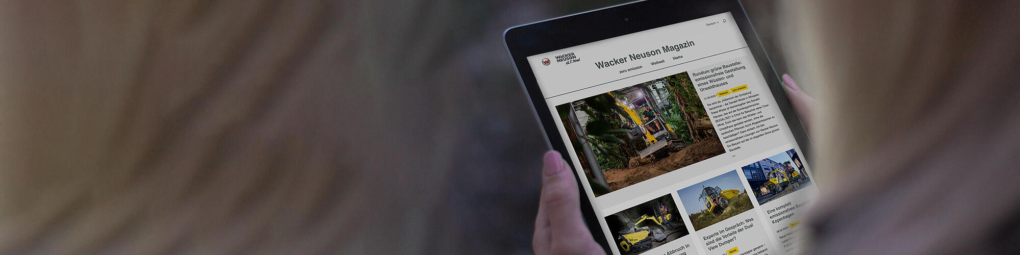 Wacker Neuson Online Magazin auf einem Tablet.