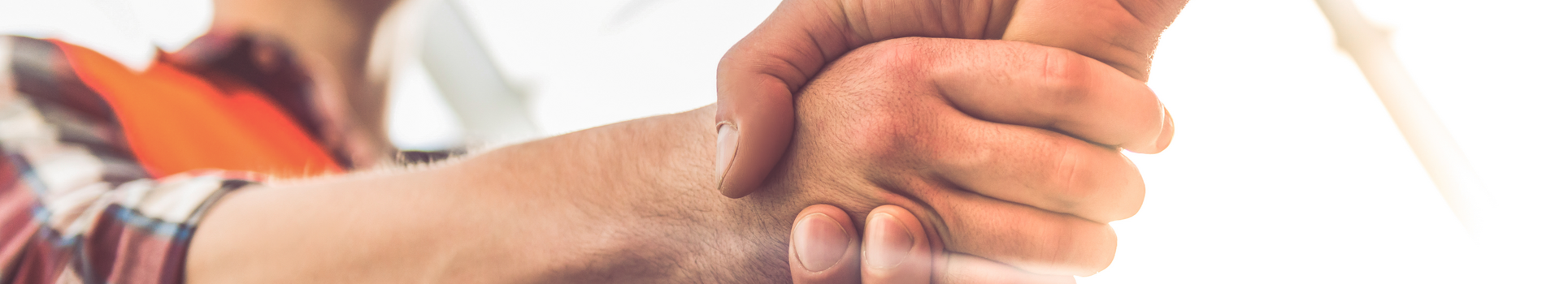 Handschlag auf einer Baustelle.