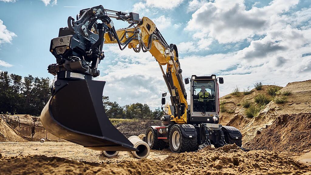 Bagger EW100 im Einsatz 