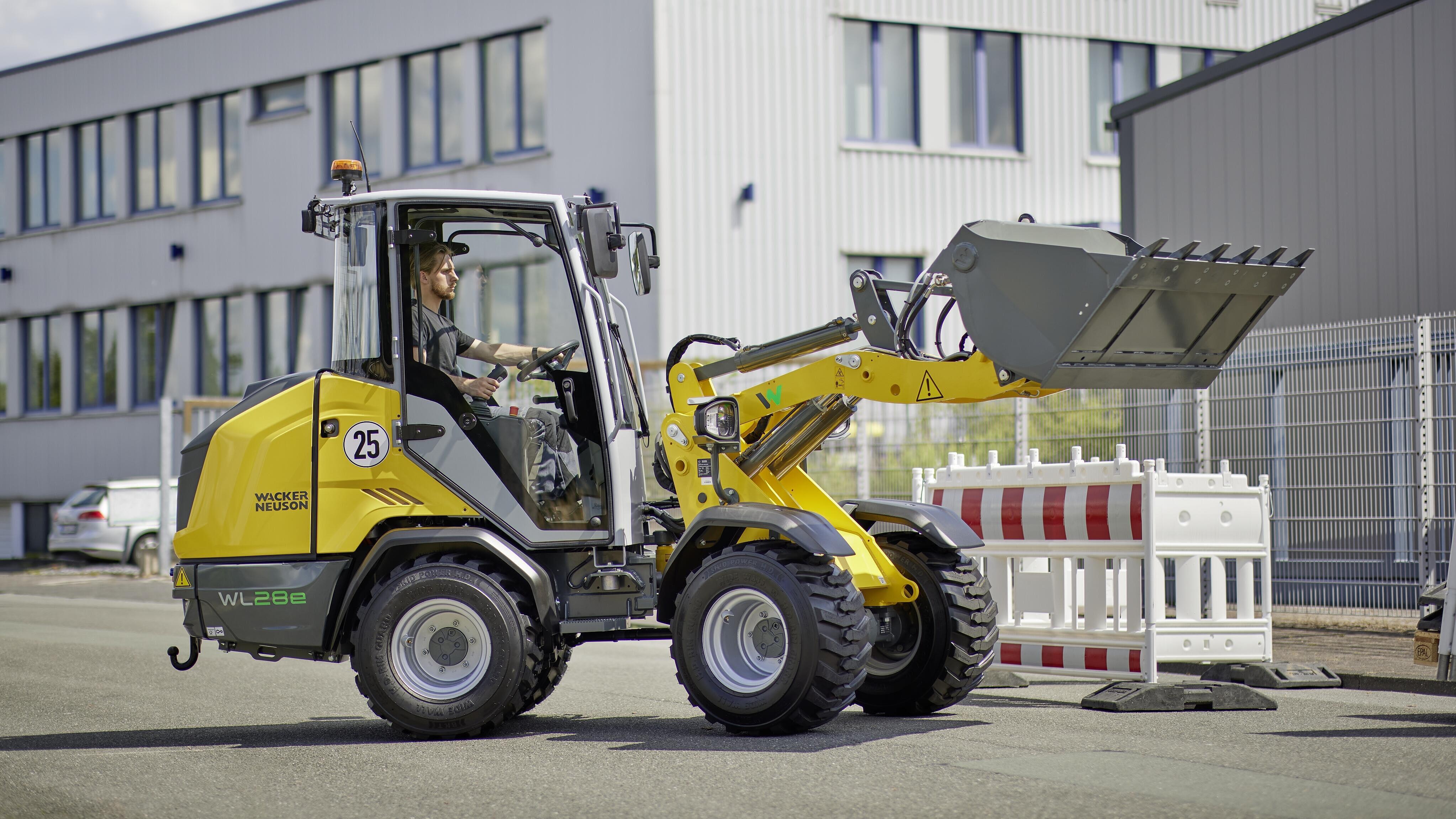 wheel loader WL28e