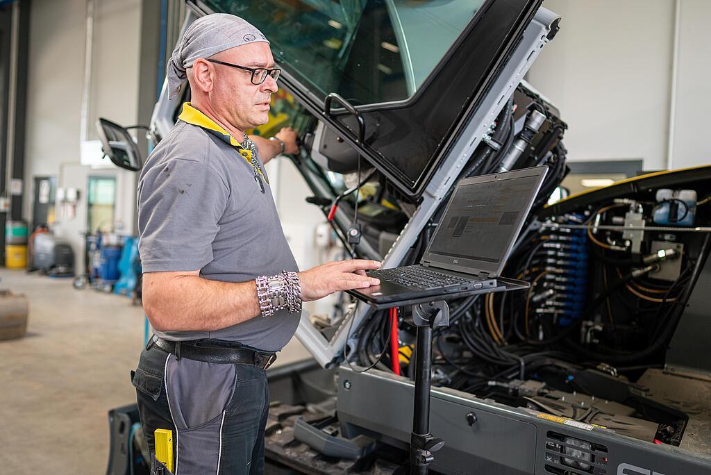wacker neuson employee checks machine