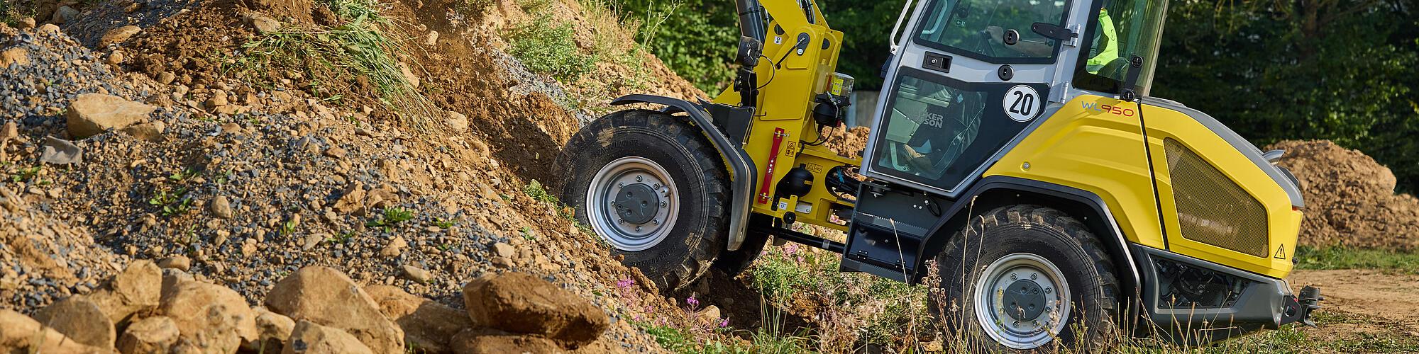 Wheel loader 950 in action 