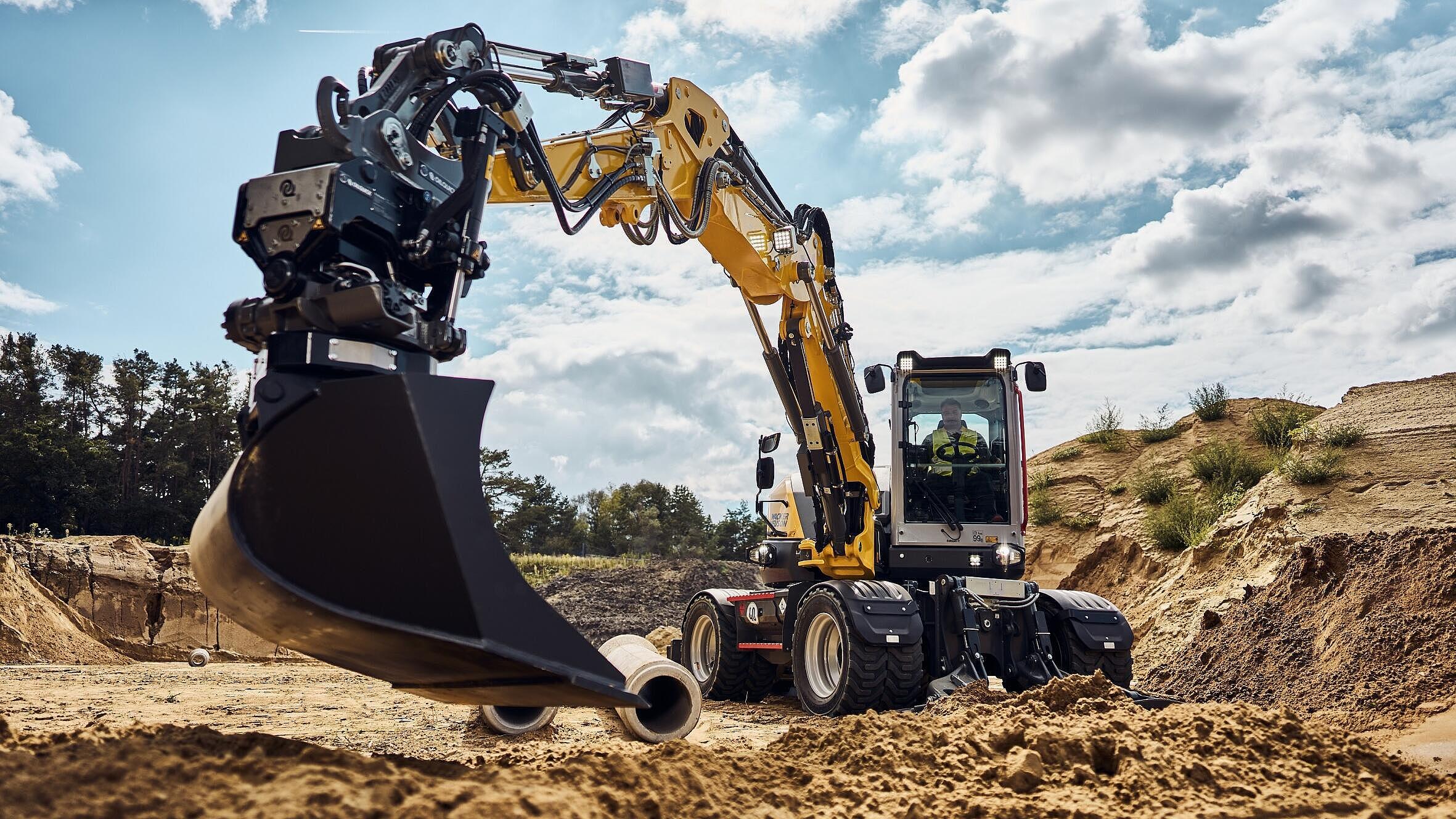 Wheeled excavator EW100