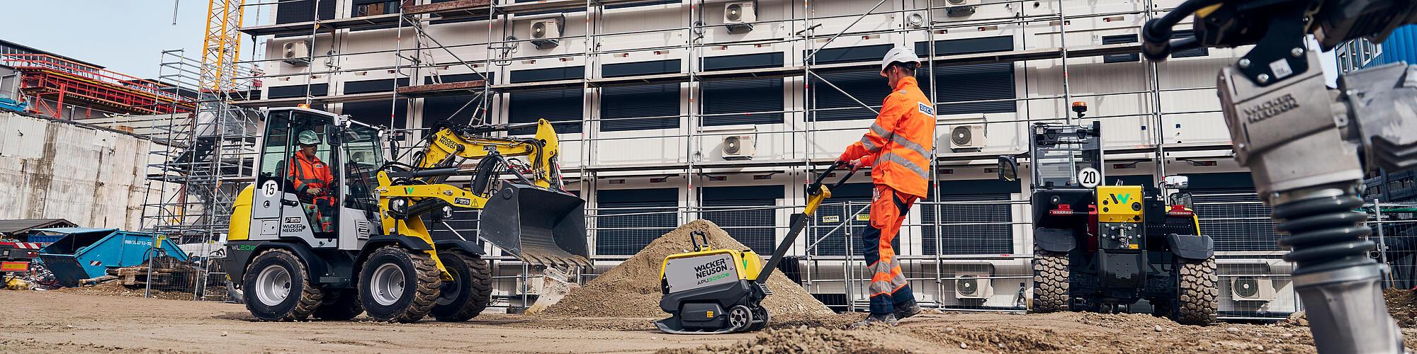 Elektrobaumaschinen auf der Baustelle